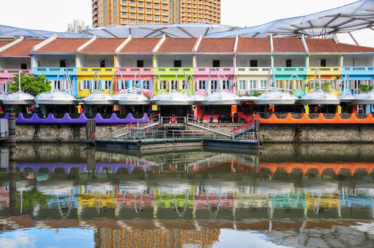 シンガポールのクラークキー　Colorful view of Clarke Quay in Singapore
