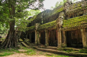 カンボジアのアンコール遺跡群　Beautiful historic Angkor ruins in Cambodia