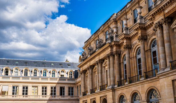 Traditional parisian buildings