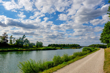 Radweg entlang des Main-Donau Kanals beiderseitig