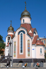 Fototapeta premium Church of the Holy Prince Igor of Chernigov and monument to policemen died in the line of duty. Vladivostok, Primorsky Krai (Primorye), Far East, Russia.