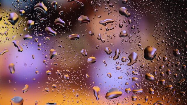 Lumi&egrave;res de police un soir de pluie