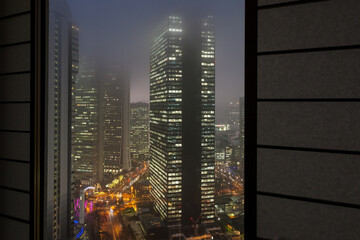 Beleuchtete Wolkenkrazer von Shinjuku, Tokyo, Japan