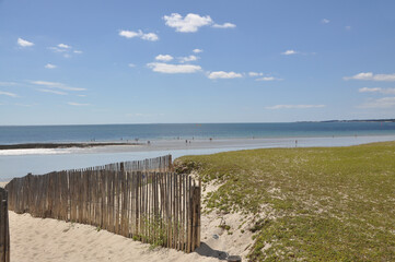 Le chemin de la plage de Penvins (Morbihan).