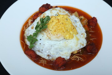 friend egg with noddles 