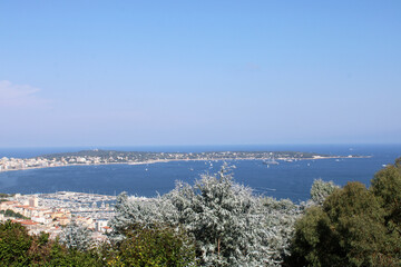 Fototapeta na wymiar Vue panoramique sur la mer méditerranée