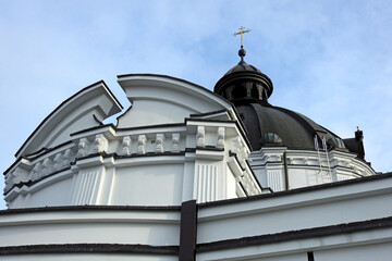 wyswiecony w 2005 roku w miejsce spalonego drewnianego kosciola kosciol katolicki pod wezwaniem wszystkich swietych w miescie bialystok na podlasiu w polsce © Jacek Sakowicz