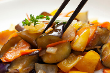 茄子と黄色いパプリカの炒め物