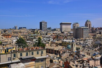 Genova, Liguria, Italia. L'intricato centro storico di Genova visto dalla terrazza panoramica di...