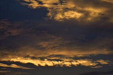 Obraz premium clouds during sunset during summer 