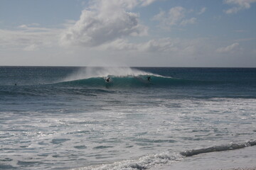 Naklejka premium Surfers in Hawaii landscape 2009