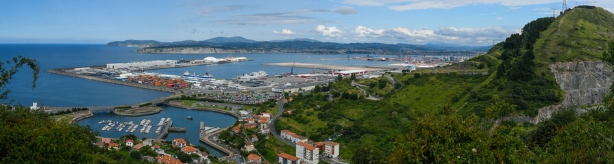 Fototapeta na wymiar Panoramic view of the port of Zierbena and the port of Bilbao