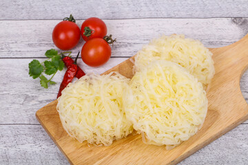 Raw rice noodle