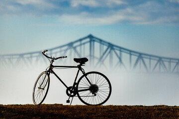 Fototapeta na wymiar Foggy Morning - Levee Silhouettes - New Orleans