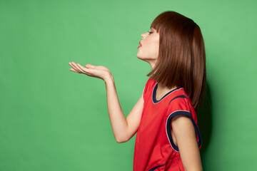  free place Women in a red shirt gesticulating with their hands