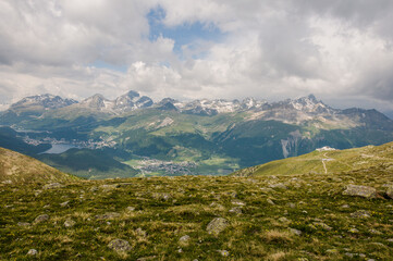St. Moritz, Muottas Muragl, Celerina, Seenplatte, St. Moritzersee, Oberengadin, Alpen, Piz Julier, Corviglia, Piz Nair, Piz Ot, Stazerwald, Stazersee, Wanderweg, Graubünden, Sommer, Schweiz