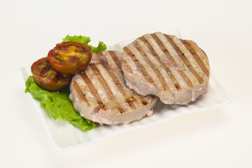Grilled tuna steak with kumato