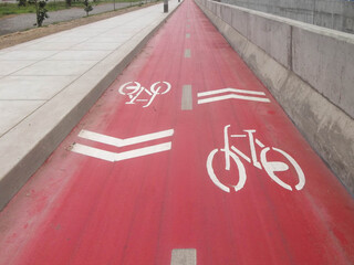Ciclovía roja de doble sentido