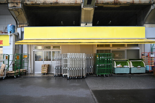 バックヤード