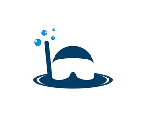 Diving with goggles with snorkel