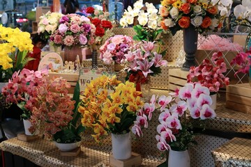 Fototapeta na wymiar colorful flowers in a market