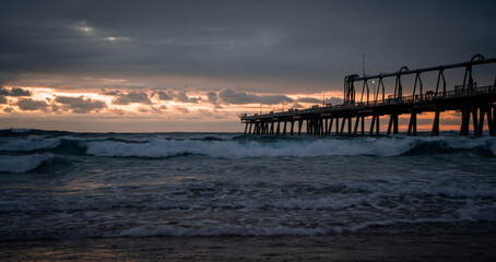 Fototapeta na wymiar Ocean sunrise at the pier