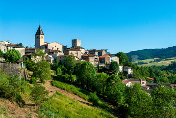 Fototapeta na wymiar Le village de Chamelet dans la vallée de l'Azergues dans le département du Rhône en France