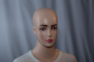 A series of photography lighting learning using Mannequin heads and different lighting settings. The image contains selective focus, blur and low speed and freeze effects