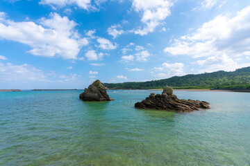 沖縄　国頭の風景　奥夫婦岩　タチントゥ