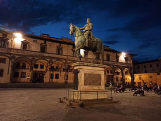 Italia, Toscana, Firenze,piazza SS Annunziata e statua di Ferdinando I dei Medici.