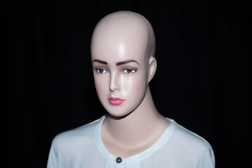 A series of photography lighting learning using Mannequin heads and different lighting settings. The image contains selective focus, blur and low speed and freeze effects