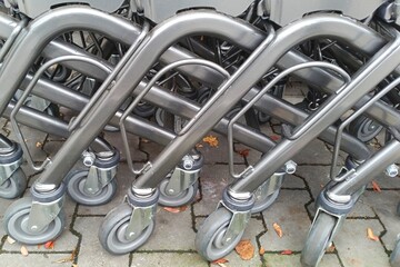 Viele Einkaufswagen