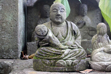 Fototapeta na wymiar Statue of Buddha and Jizo at a Japanese temple