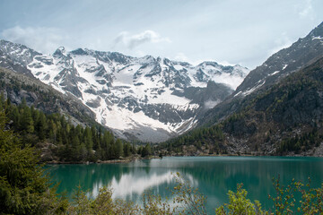 Naklejka na ściany i meble amazing landscape: lake in the mountain 