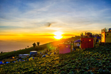 Fototapeta premium Phetchabun,Thailand, Visitors come to relax,spread out their tents,see the sea of mist,feel the cold weather on a long holiday in Phu Thap Boek(Phu Hin Rong Kla national park)