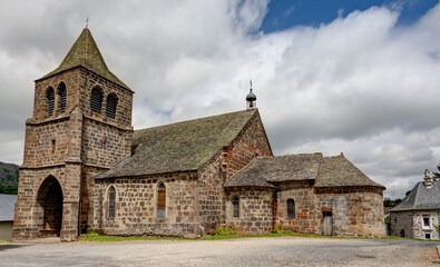 Fototapeta na wymiar Eglise de Saint-Léger de Cheylade dans le Cantal en Auvergne - France