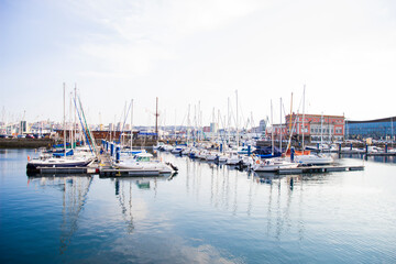 Fototapeta na wymiar Puerto pesquero de A Coruña