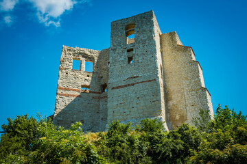 In all its glory, the castle from the XVI-XVII century in Kazimierz Dolny. .