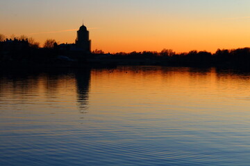 Fototapeta premium Silhouettes over the lake