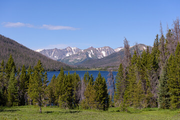 Fototapeta na wymiar Colorado Scenic Beauty. The Never Summer Mountains of Northern Colorado