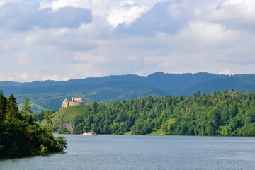 Fototapeta na wymiar Lake Czorsztyn and the ruins of Czorsztyn Castle located within Pieniny National Park borders. The beauty of nature and architecture in Southern Poland.