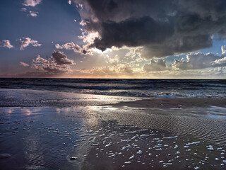 Polska - Pomorze Zachodnie - Morze Bałtyckie -Chmury nad morzem