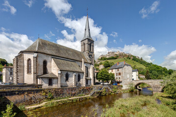 Vue sur l'église Sainte-Christine et le Pont-Vieux de Saint-Flour - Cantal - Auvergne - France