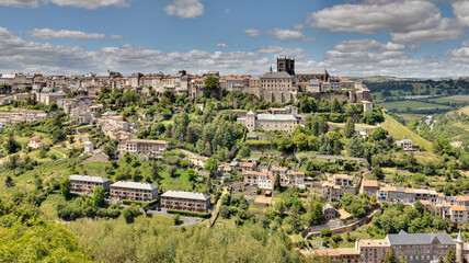 Vue panoramique de Saint-Flour depuis le plateau de Chaumette - Cantal - Auvergne - France