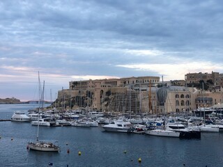 Fototapeta na wymiar Islands European country Malta. Capital city Valetta and three city in opposite side