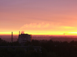 Fototapeta na wymiar Red-orange-violet sky and dawn in the city suburb