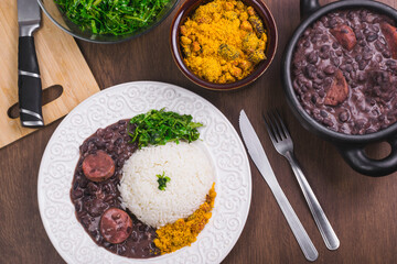 Almoço com feijoada