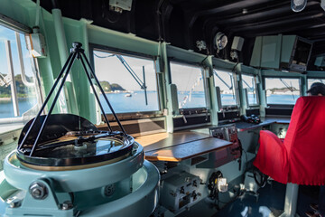 軍艦の艦橋 © Josiah.S