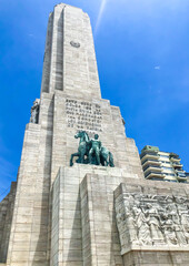 Fototapeta na wymiar Tomas areas del monumento histórico a la bandera ubicado a orillas del rio Parana en Rosario Argentina 