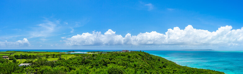 Fototapeta premium 2020年7月沖縄・来間島、展望台からの景色